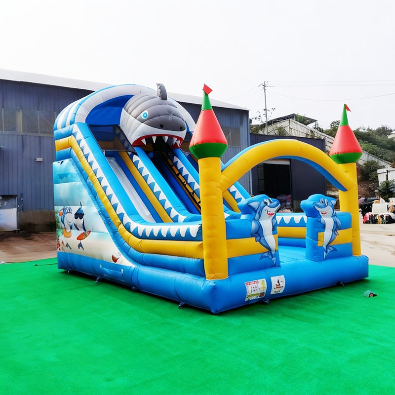 レンタル可能な小型インフレータブル滑り台、屋外用厚手PVC製 - Kids Outdoor Fun のレビューと価格